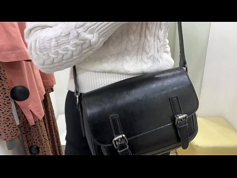 ❤️ Masturbarea în public a tinerei târfe FeralBerry cu un dildo în cabina de probă ❌  at ro.sexarxiv.ru ❤
